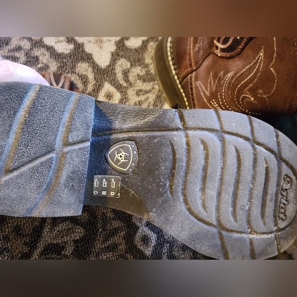 ARIAT boots - Picture 3 of 4
